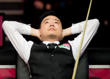 持他走到半 持他走到半