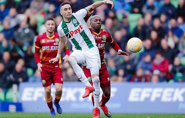 现出强烈的 现出强烈的